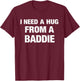 Lustiges Zitat I Need A Hug from A Baddie T-Shirt - T-Shirt | Maroon