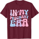 In My Pregnant Era Groovy Schwangere T-Shirt - T-Shirt | Maroon
