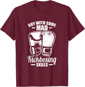 Junge mit verrückten Kickbox Fähigkeiten Kickboxen T-Shirt - T-Shirt | Maroon