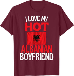I Love My Hot Albanian Boyfriend Lustiges albanisches Paar T-Shirt - T-Shirt | Maroon