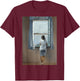 Junge Frau an einem Fenster von Dali T-Shirt - T-Shirt | Maroon