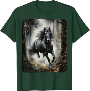 Schwarzes Pferd rennt durch den Wald in der Nacht T-Shirt - T-Shirt | Forest