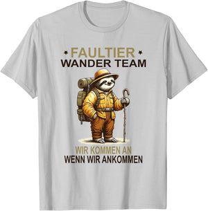 Lustiges Faultier Wander Team Wir kommen an Wanderteam T-Shirt - T-Shirt | Ash