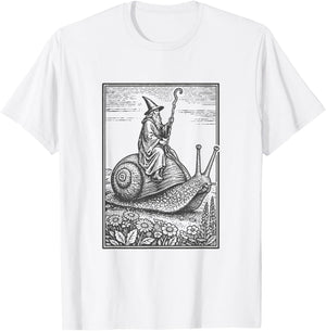 Zauberer, Magier, reitet auf Einer großen Schnecke, lustig T-Shirt - T-Shirt | White
