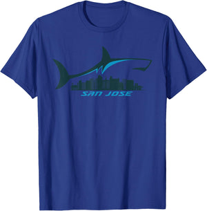 San Jose City Skyline mit Hai über Shark City SJ T-Shirt - T-Shirt | Royal