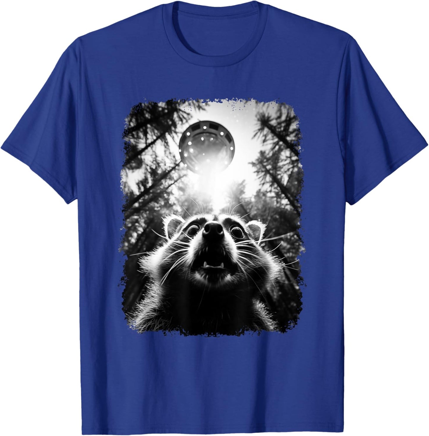 Funny Raccoon Selfie with UFOs , black T-Shirt - T-Shirt | Royal