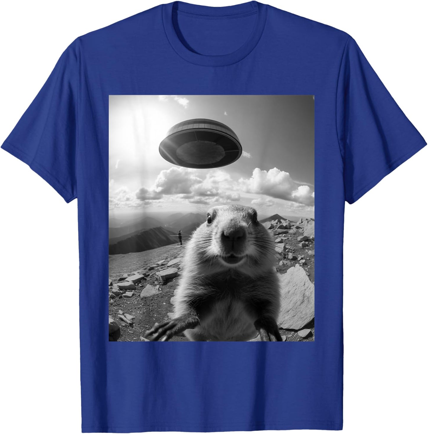 Funny marmot selfie with UFOs, funny ground squirrel T-Shirt - T-Shirt | Royal