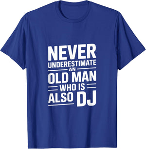Never Underestimate Old Man DJ Lustiger Spruch T-Shirt - T-Shirt | Royal