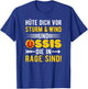 Hüte Dich Vor Sturm Und Wind Und Ossis, Osten, DDR Spruch T-Shirt - T-Shirt | Royal