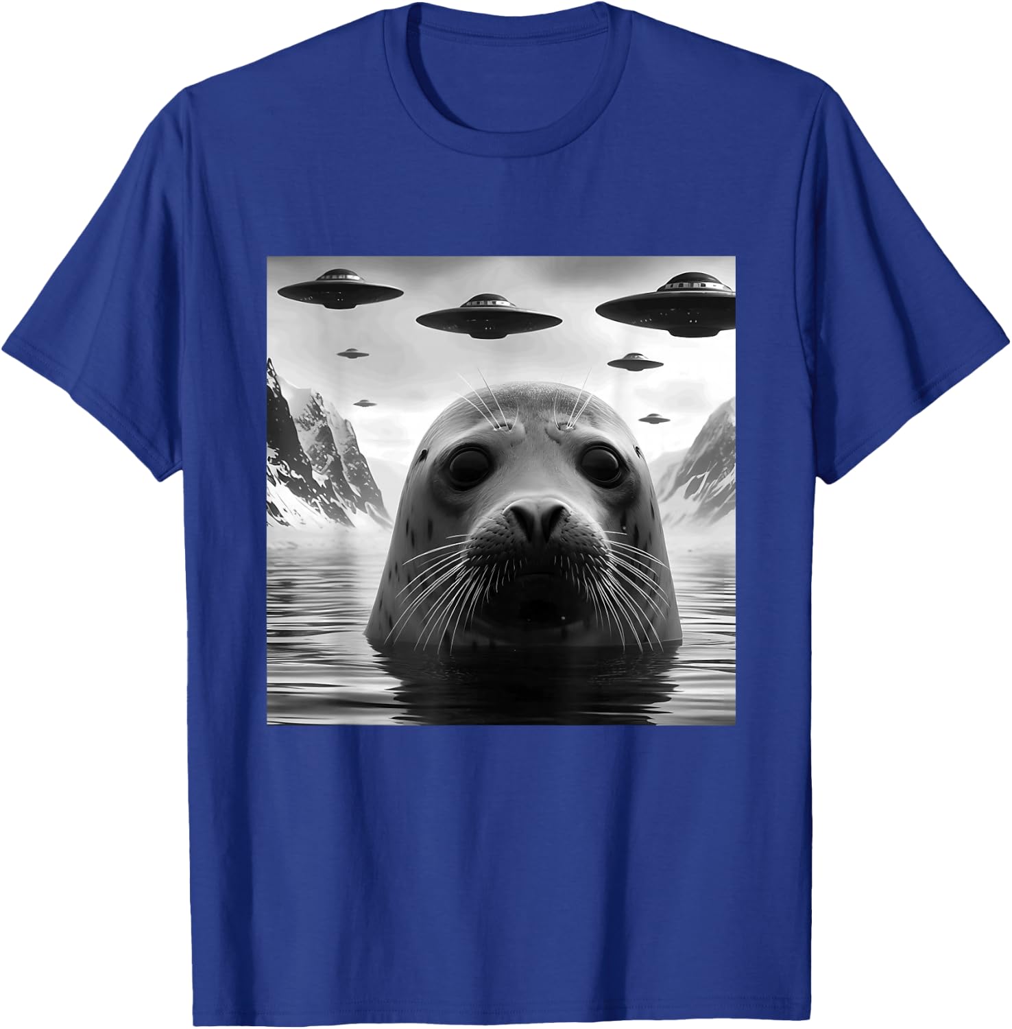 Harp seal Funny Graphic Selfie with UFOs Weird Aliens T-Shirt - T-Shirt | Royal