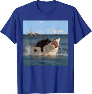 Cat Biting Shark Lustiger Kunst- und Katzenliebhaber Lustige Katze und Hai T-Shirt - T-Shirt | Royal