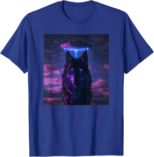 Wolf Selfie with UFO in Nature Women Outdoor Animal T-Shirt - T-Shirt | Royal