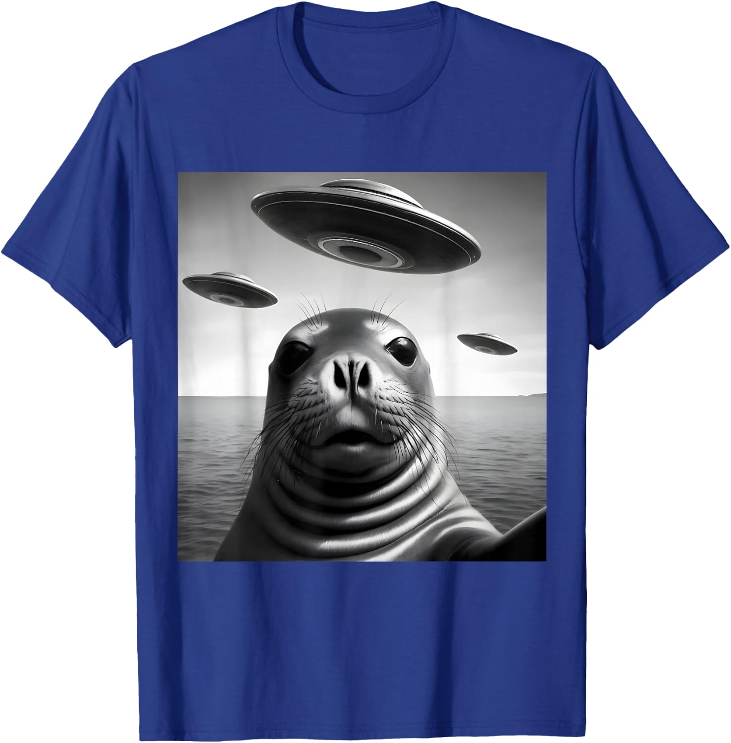 Funny Alien UFO Design Cute Seal Alien Encounter T-Shirt - T-Shirt | Royal