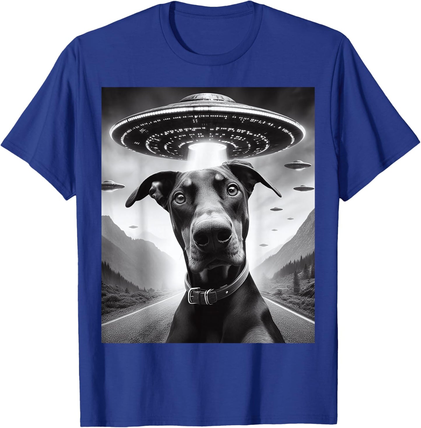 Funny Doberman Pinscher Selfie with UFOs T-Shirt - T-Shirt | Royal