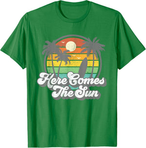 Vintage Here Comes The Sun Beach Surfing Retro 70s Surf Gift Women Girls Kids T-Shirt - T-Shirt | Irish Green