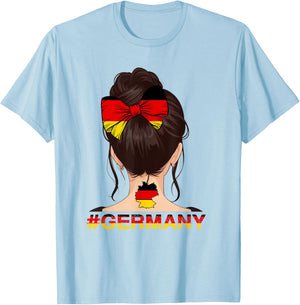 Deutsches Mädchen - Messy Bun mit Deutschland-Flagge T-Shirt - T-Shirt | Light Blue