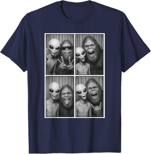 Photobooth, selfie entre Bigfoot et extraterrestre, Sasquatch drôle T-Shirt - T-Shirt | Navy