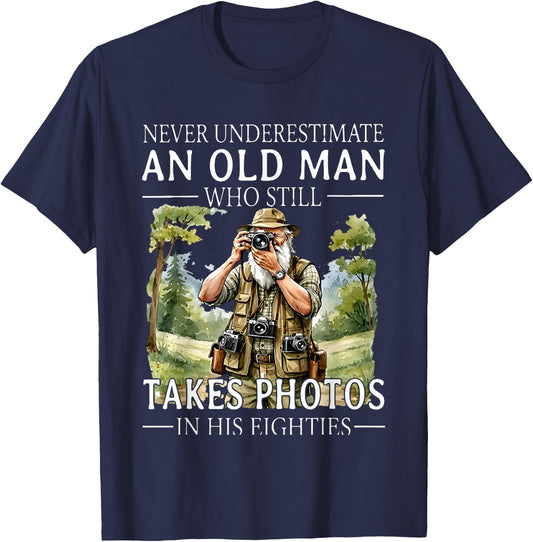 Never Underestimate an Old Man Who is Still Takes Photos in T-Shirt - T-Shirt | Navy