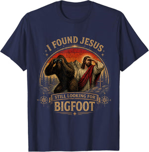I Found Jesus Still Looking for Bigfoot Retro Vintage T-Shirt - T-Shirt | Navy