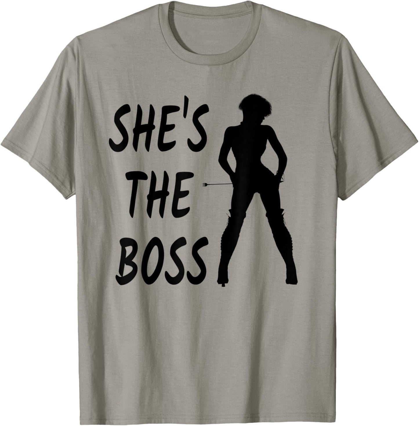 She's The Boss Submissive Kink BDSM Dominatrix Herren Damen T-Shirt - T-Shirt | Sand