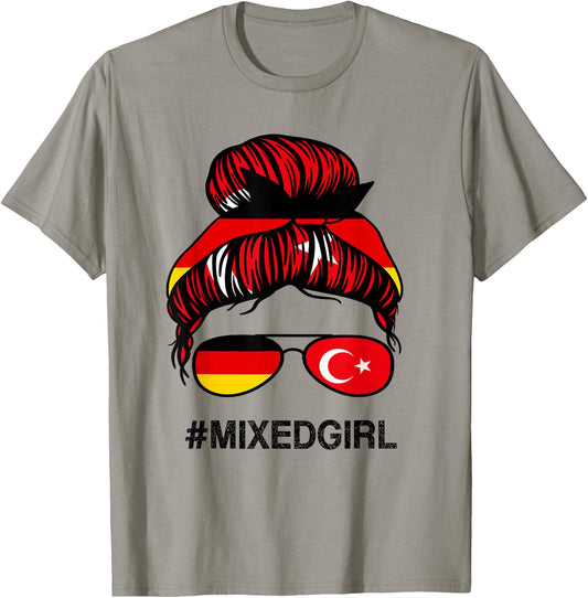 Türkei Deutschland Flagge Türkisch Deutsch Unordentlicher Dutt T-Shirt - T-Shirt | Sand