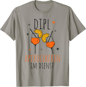 DIPL APEROLIKERIN IM DIENST Saying, Aperitif Spritz Gift , White T-Shirt - T-Shirt | Sand
