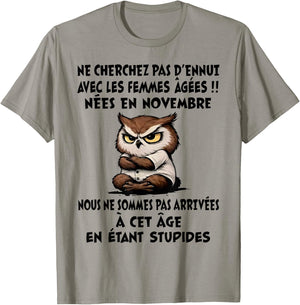 NE Cherchez Pas D'ENNUI avec Les Femmes ÂGÉES NÉES en NOV. T-Shirt - T-Shirt | Sand