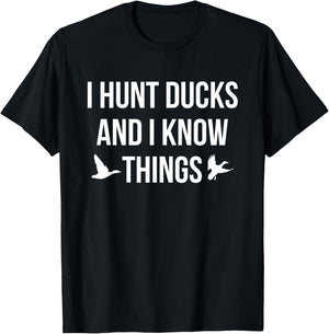 I Hunt Ducks And I Know Things Duck Hunting Shooting T-Shirt - T-Shirt | Black