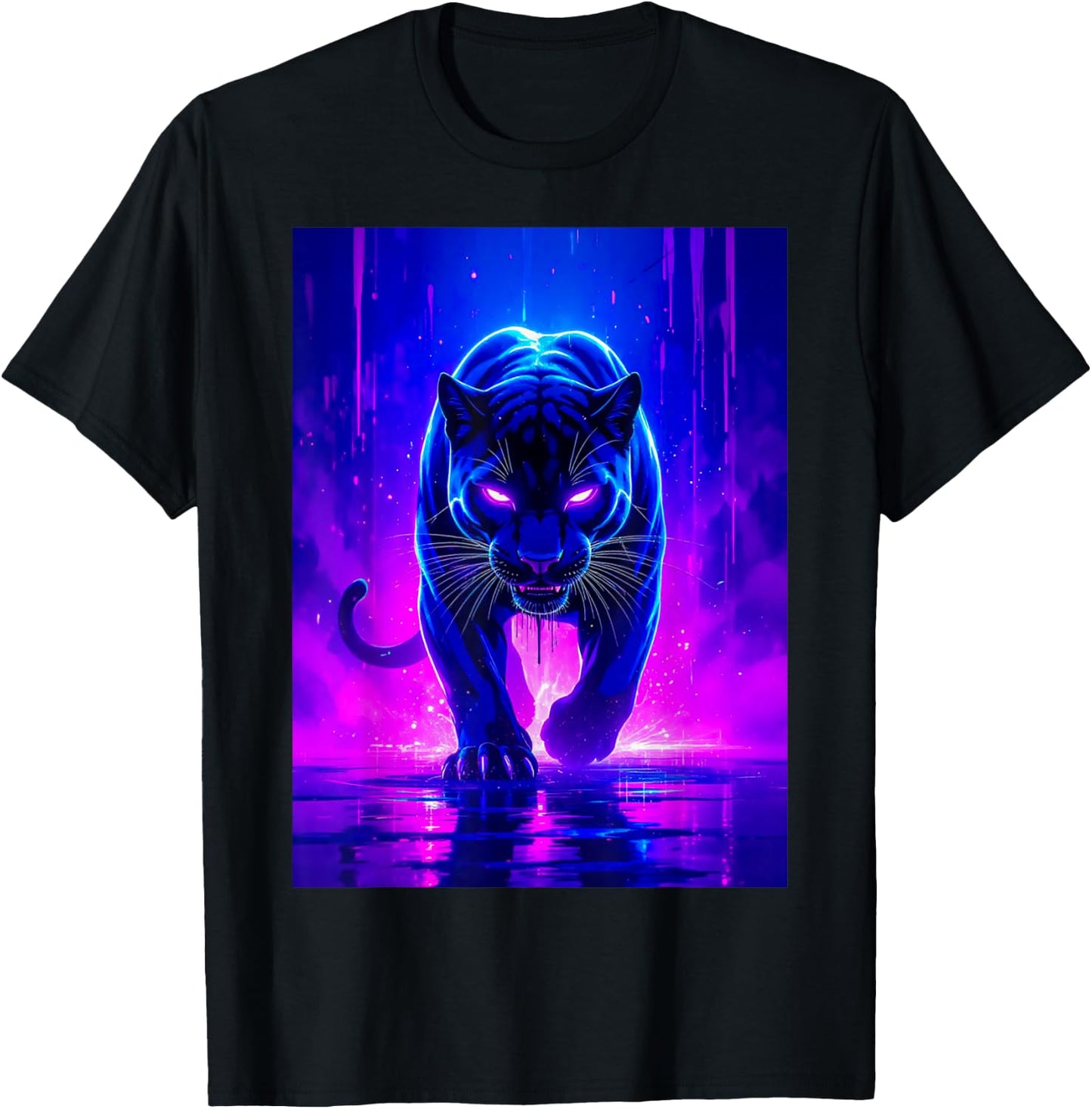 Une panthère féroce Brille dans des Flammes électriques Violettes et Roses T-Shirt - T-Shirt | Black