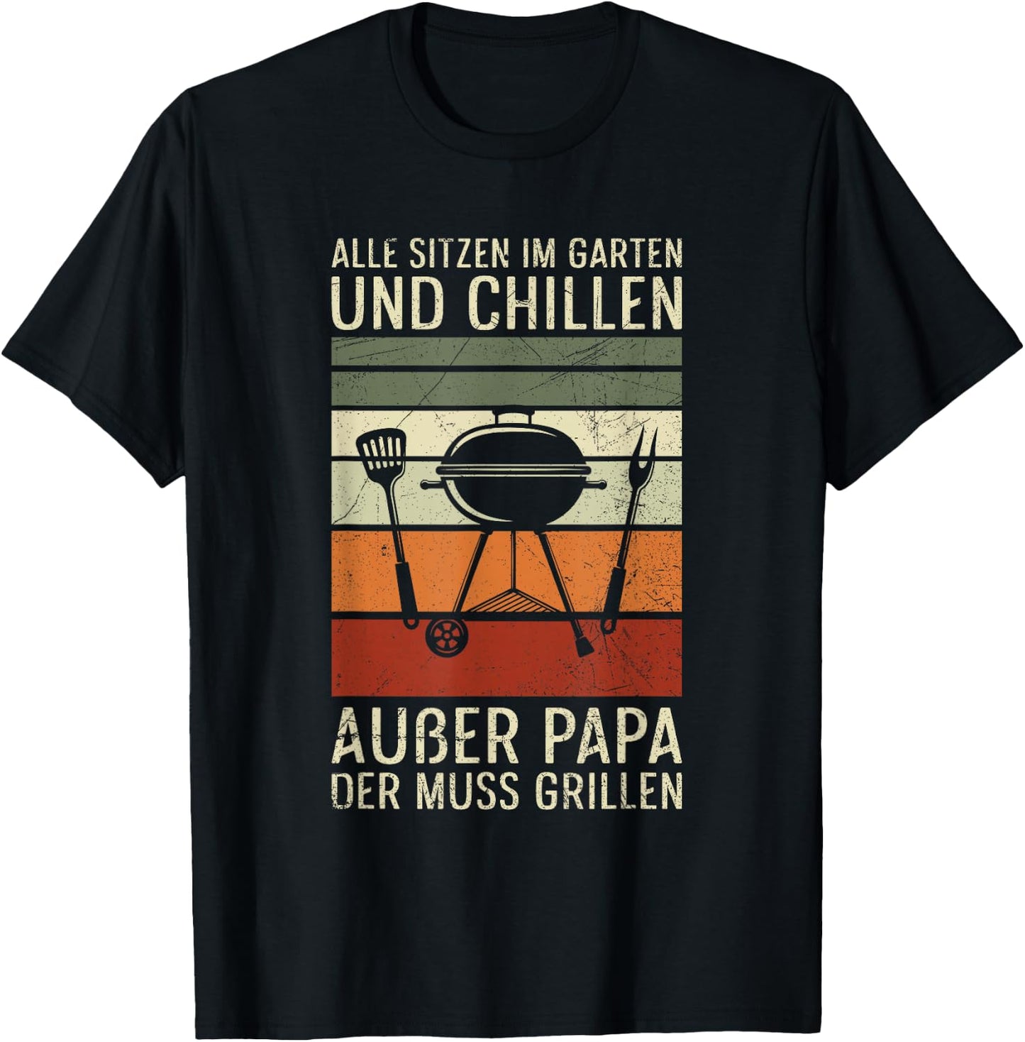 Alle Sitzen Im Garten Chillen Papa Der Muss Grillen BBQ T-Shirt - T-Shirt | Black